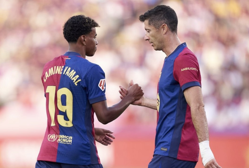 意甲：五轮不败 罗马队3-1热那亚队.